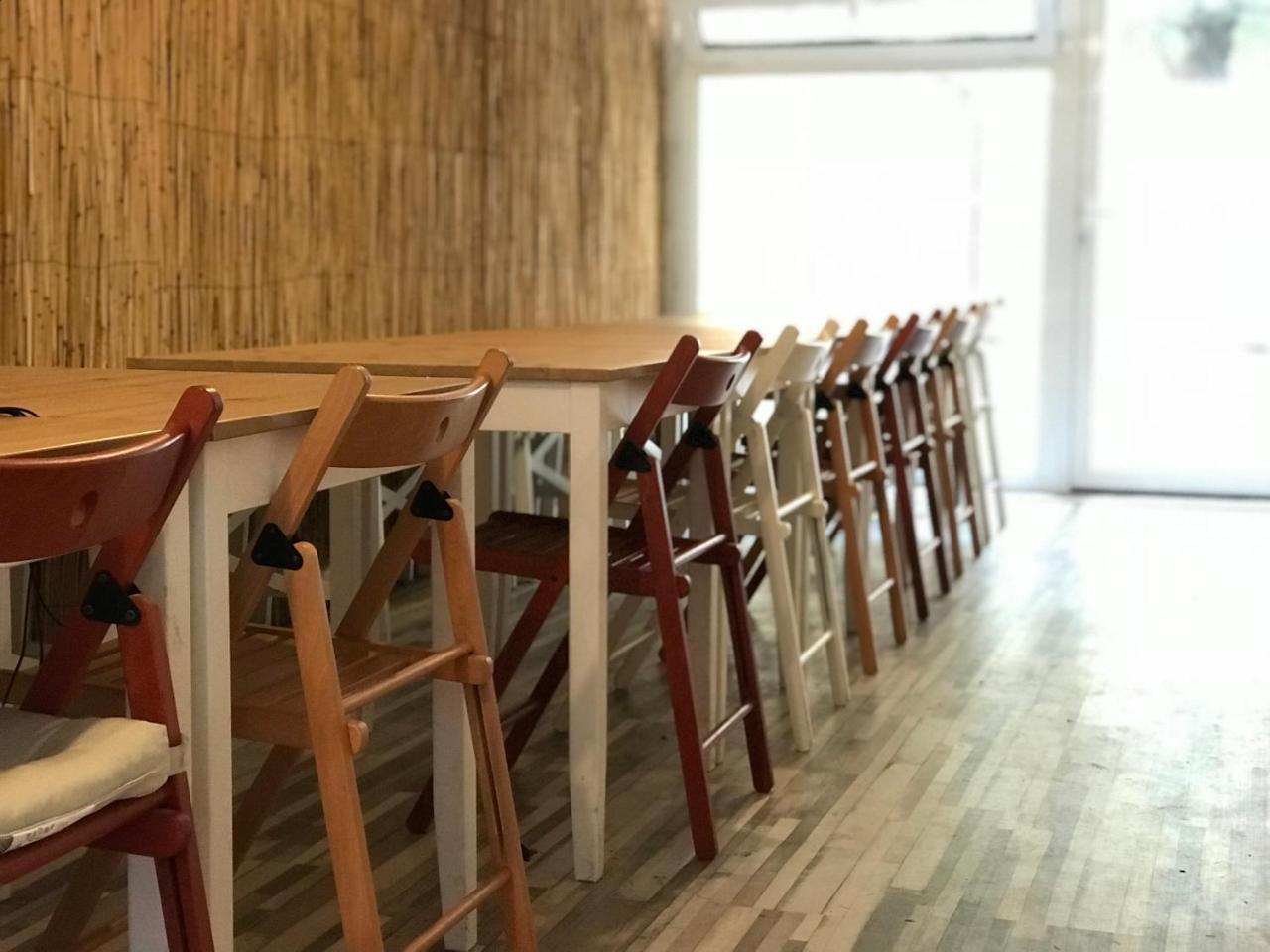 Auberge de jeunesse 123 *
